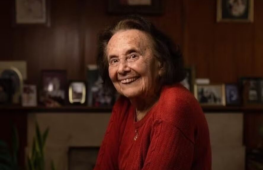 Morre, aos 100 anos, Lily Ebert, escritora e sobrevivente do Holocausto