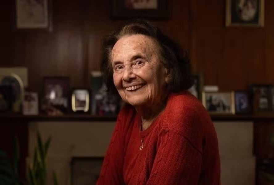 Morre, aos 100 anos, Lily Ebert, escritora e sobrevivente do Holocausto