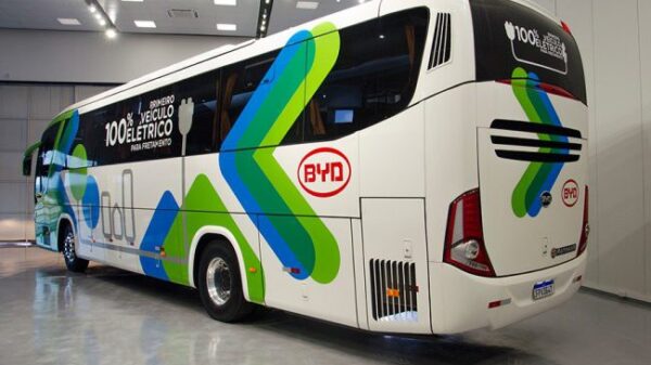 Grupo chinês anuncia nova fábrica de baterias para ônibus elétricos em Manaus