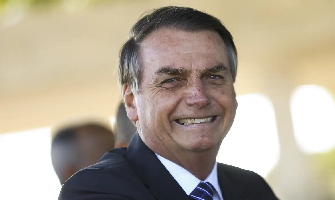 Bolsonaro: 'O PT morreu e a vitória foi do povo conservador, da direita, do povo de bem'