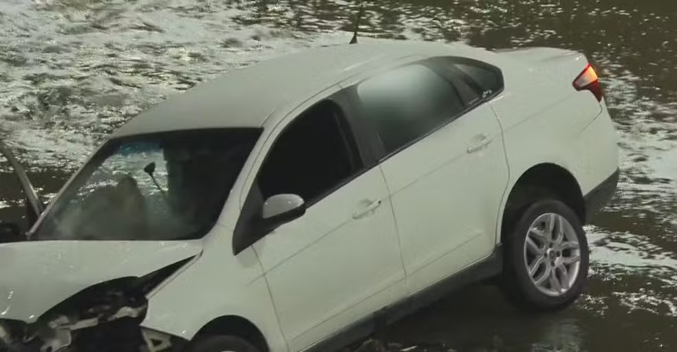 Motorista morre após carro cair no Rio Tamanduateí, em Santo André, ABC Paulista