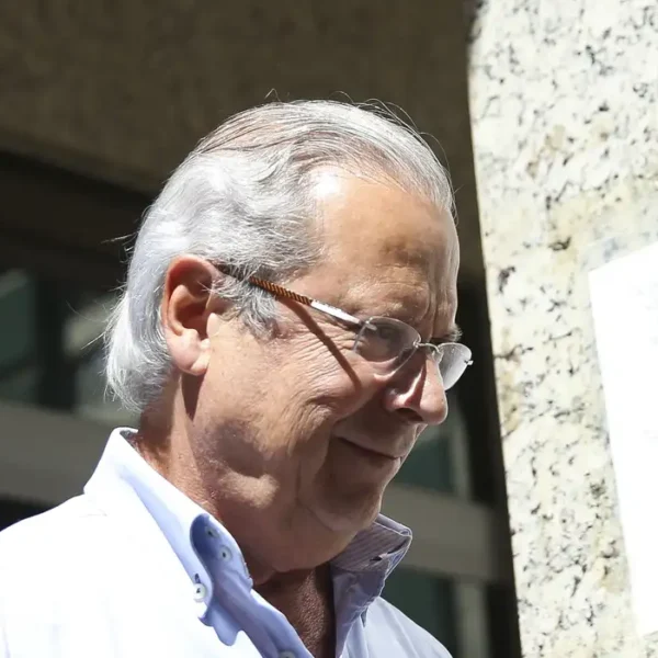 O novo "ficha limpa": Decisão de Gilmar devolve direitos políticos de José Dirceu e petista poderá se candidatar em 2026