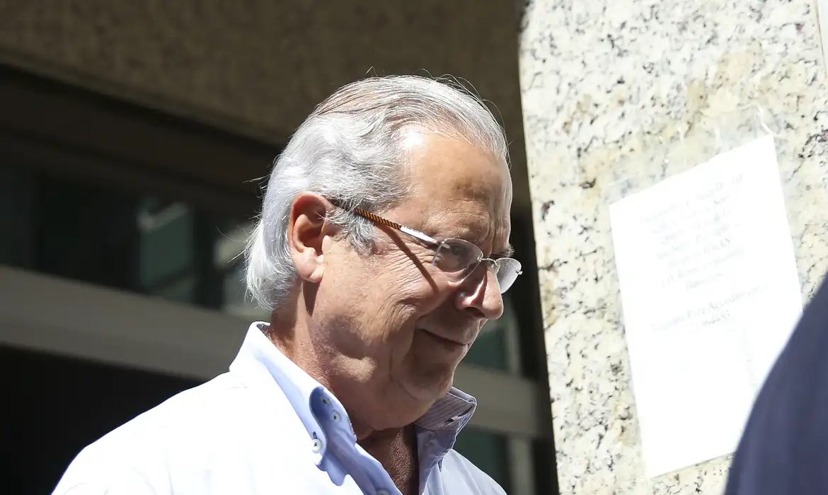 O novo "ficha limpa": Decisão de Gilmar devolve direitos políticos de José Dirceu e petista poderá se candidatar em 2026