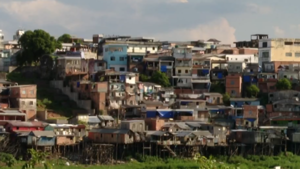 Censo 2022: Belém e Manaus têm mais da metade da população em favelas