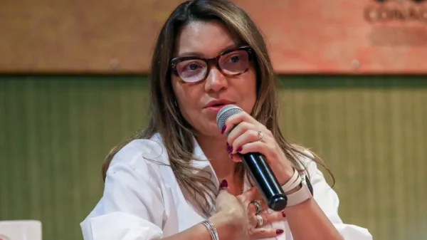 "Melhor aluna da Dilma": Janja viraliza e vira meme após falar "inresponsável" e "ploblemas" durante entrevista; assista