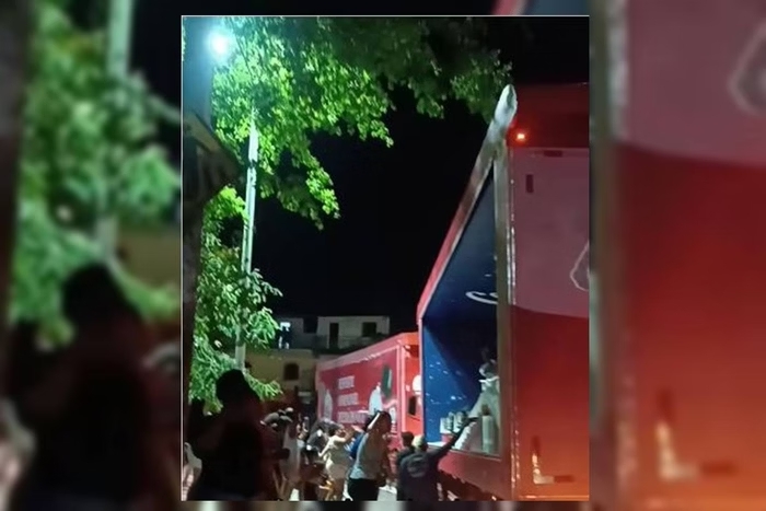 Papai Noel é apedrejado em caravana da Coca-Cola na Bahia; assista