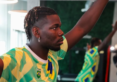 Um dos maiores sites de acompanhantes do Brasil propõe pagar o salário de Pogba no Corinthians; saiba tudo