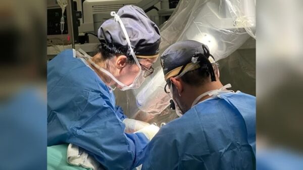 1ª cirurgia robótica de redesignação sexual é feita no Brasil