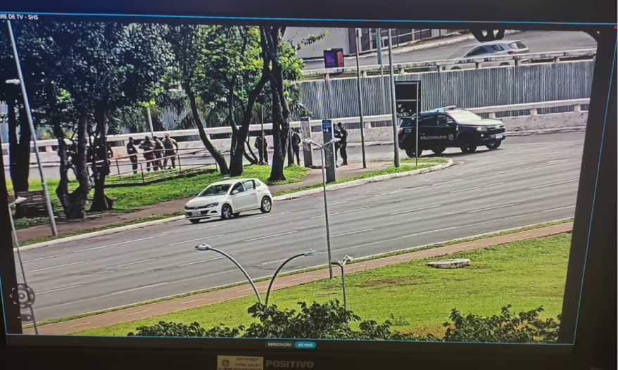 Homem em surto ameaça