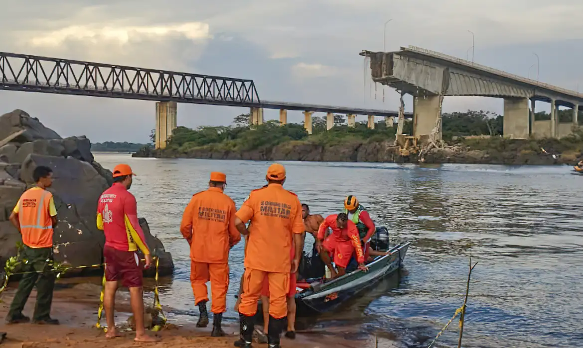 Sobe para 12 o nº de desaparecidos após ponte entre Maranhão e Tocantins desabar; buscas serão retomadas