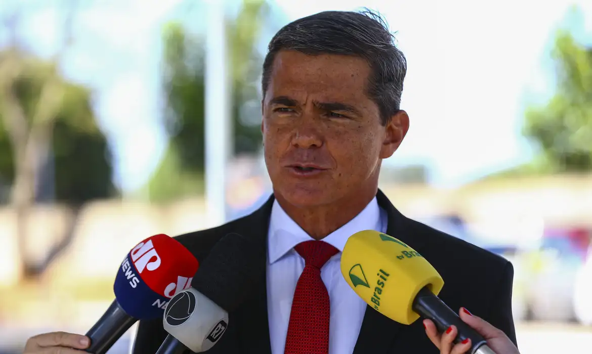 Alexandre de Moraes mantém prisão de general investigado no inquérito do golpe