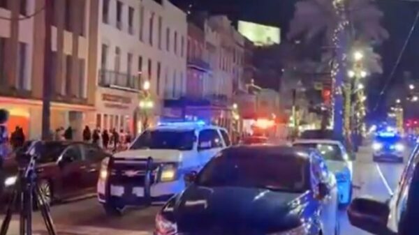 EUA: Atropelamento deixa 10 mortos e dezenas de feridos em tradicional rua de Nova Orleans