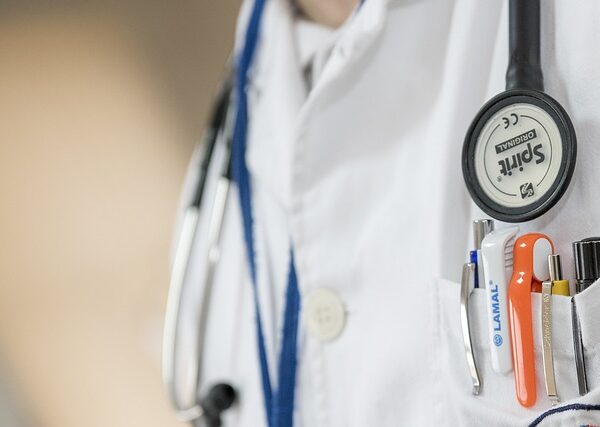 médico