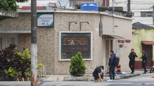Ataque de gangues em funerária