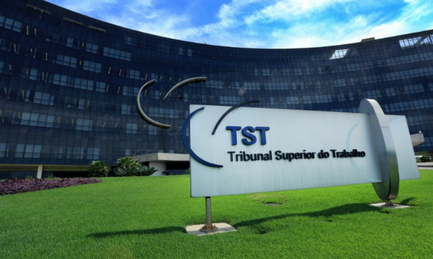TST afasta servidor e abre processo contra policial do tribunal por importunação sexual de adolescente.