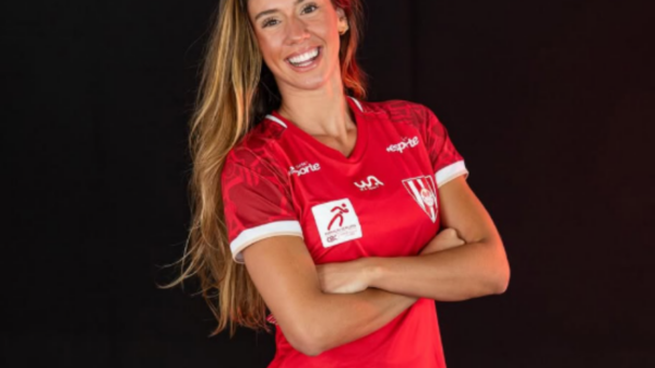 Jogadora de vôlei Júlia Azevedo