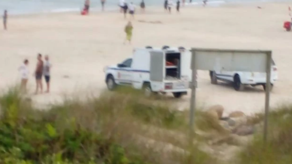 corpo maça praia do santinho