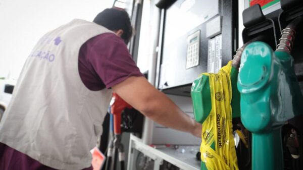 posto de gasolina combustível