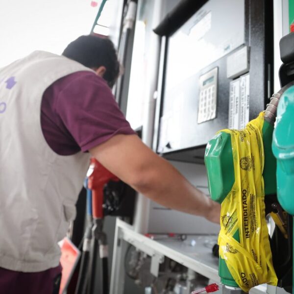 posto de gasolina combustível