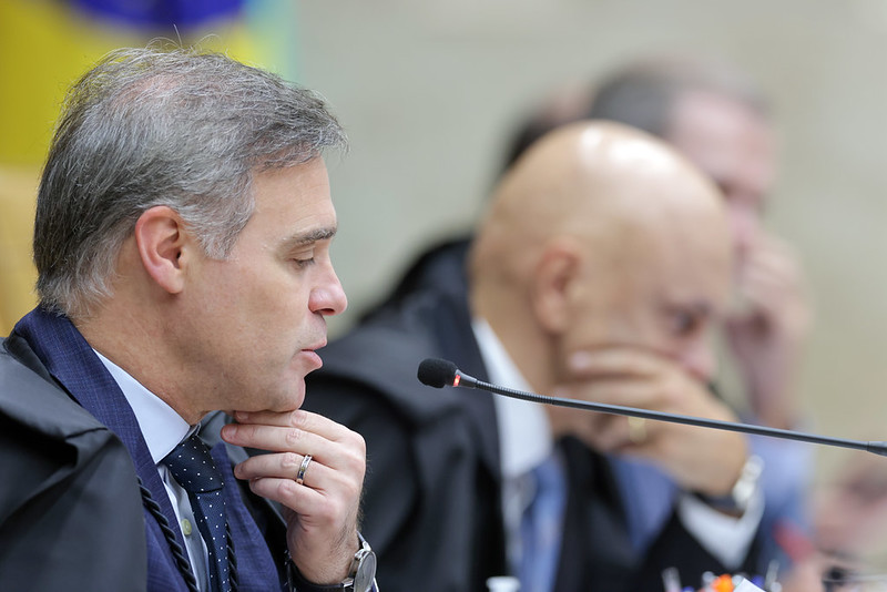 “Roubo de bilhões” no INSS: André Mendonça vota para manter CPMI e cita “órfãos” e “avós” sem resposta