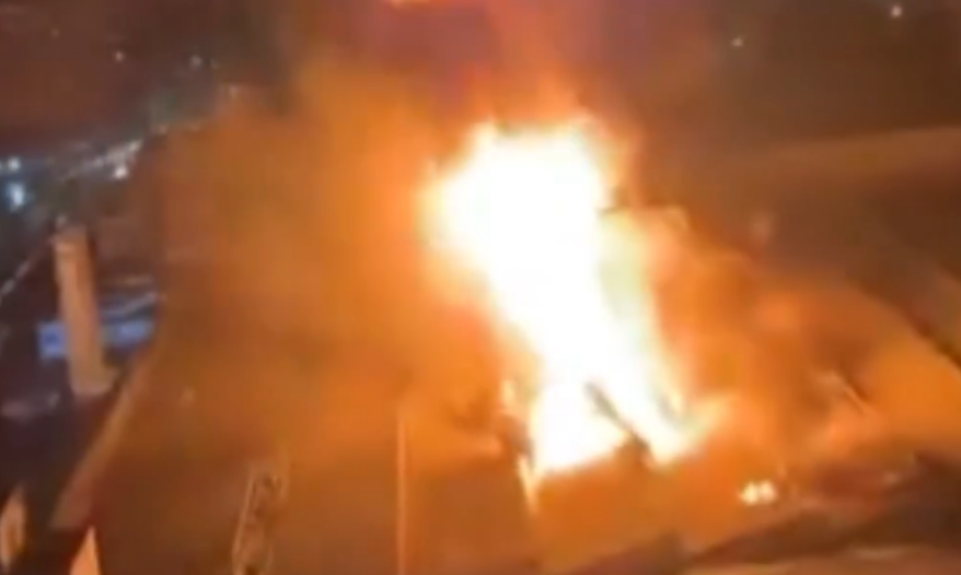 Madrugada de terror em Diadema: Incêndio gigante em depósito de tintas faz teto desabar.