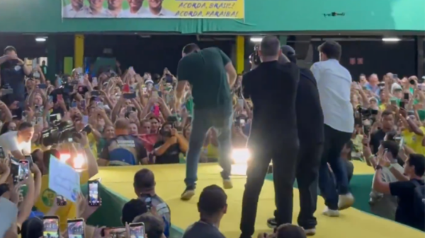 Flávio Bolsonaro dancinha