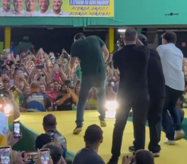 Flávio Bolsonaro dancinha