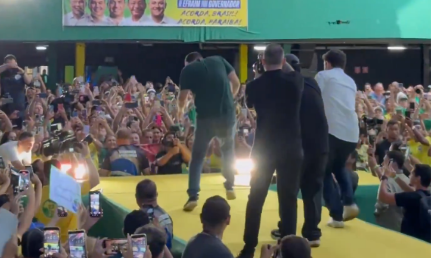 Flávio Bolsonaro dancinha