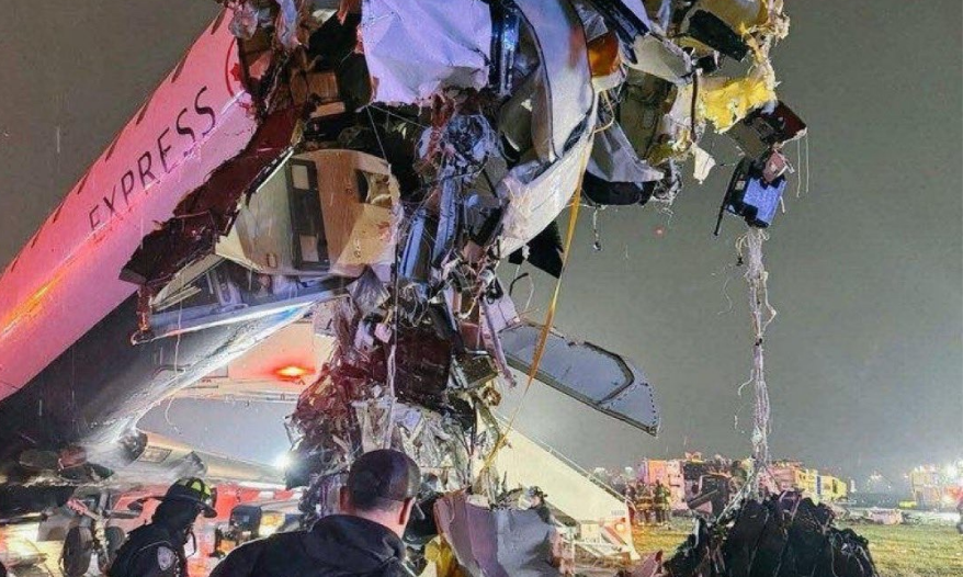 avião com caminhão em NY