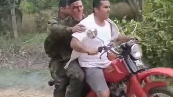 soldados motos colômbia