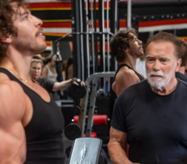 Arnold Schwarzenegger treina Joseph Baena