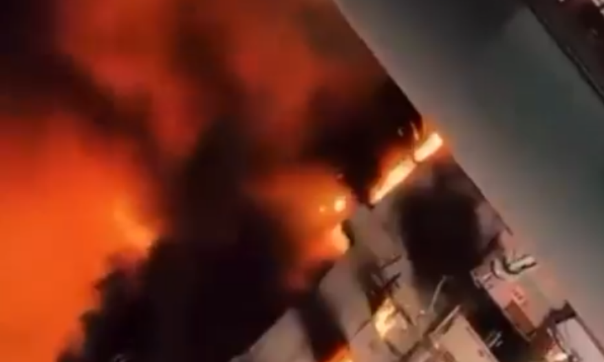 Vídeo mostra chamas gigantes destruindo fábrica no Centro de São Paulo e assusta moradores