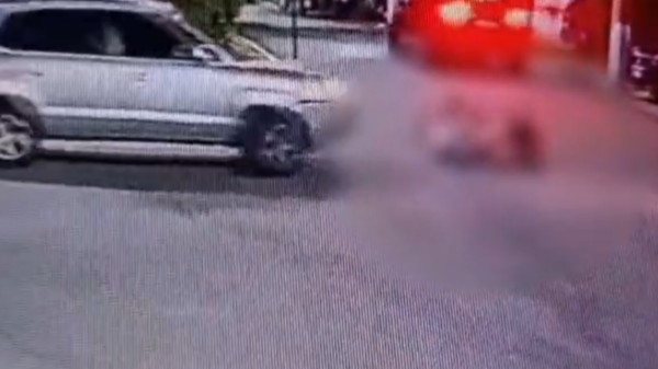 carro atropela crianças dentro de condomínio em Guarulhos