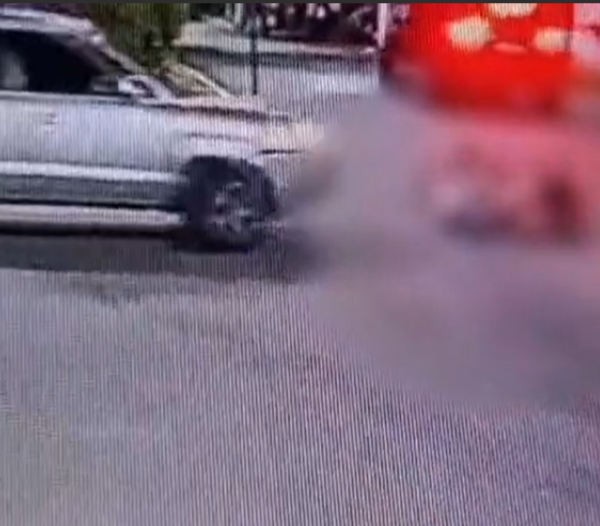 carro atropela crianças dentro de condomínio em Guarulhos