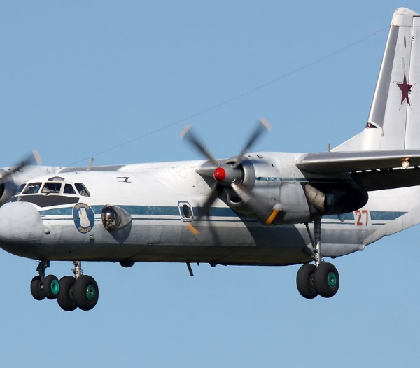 Avião militar russo Antonov-26 cai na Crimeia e deixa 29 mortos