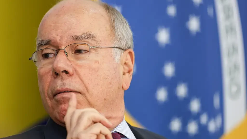 - O ministro de Relações Internacionais, Mauro Vieira,