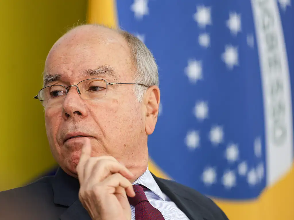 - O ministro de Relações Internacionais, Mauro Vieira,