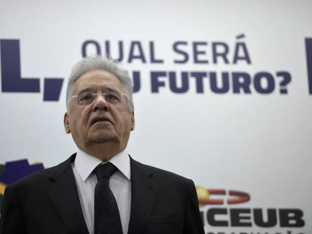 Justiça aceita pedido de filhos e concede interdição de Fernando Henrique Cardoso