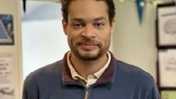 Quem é Cole Allen, o professor da Califórnia