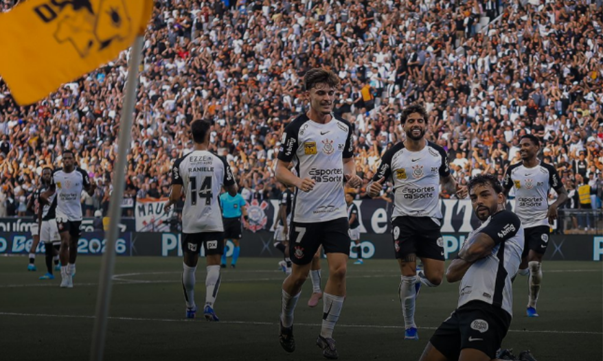 Corinthians vence o Vasco com um a menos e deixa a zona de rebaixamento
