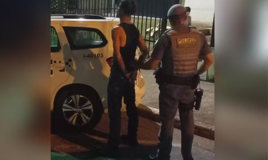 Homem é preso após agredir a própria mãe com agulha de crochê durante briga em SP