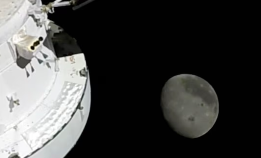 Artemis II retoma contato com Houston após silêncio rádio ao passar pelo lado oculto da Lua