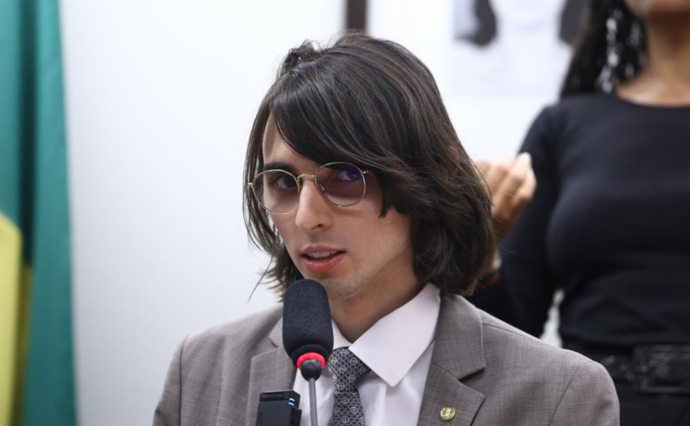 Após dizer que “vereador e merda é a mesma coisa”, deputado do Amazonas propõe fim de salários em pequenas cidades