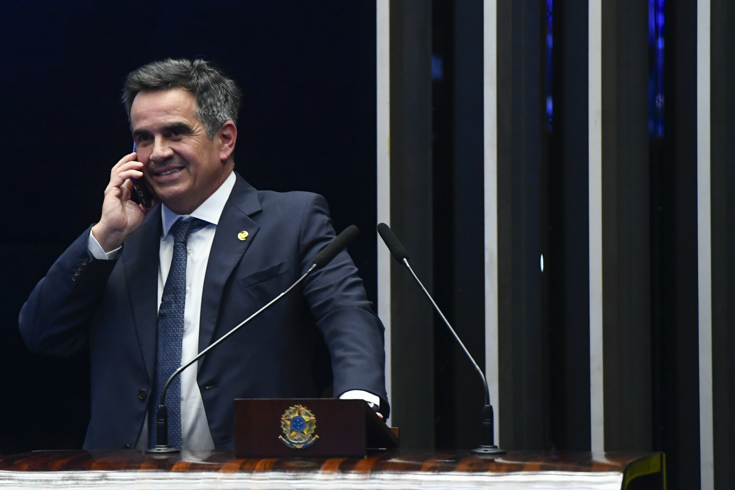 Banco Master: as mensagens que comprometem Ciro Nogueira e levaram PF ao gabinete do senador