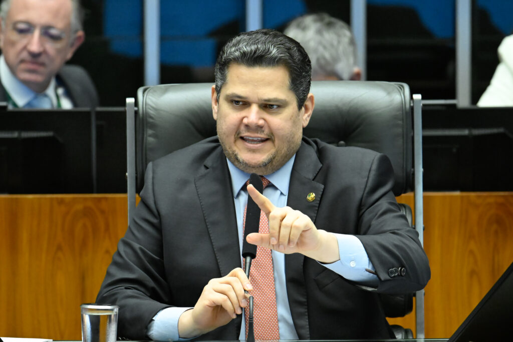 Alcolumbre enterra abertura de CPMI do Master; veja o que ele disse