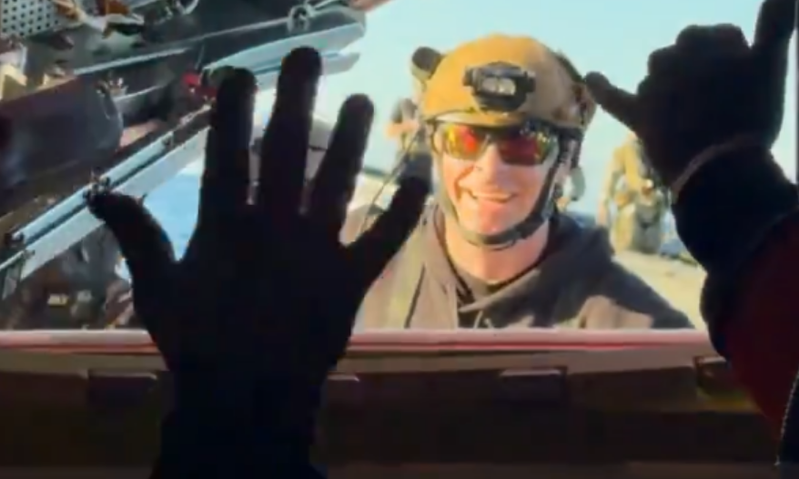 Comandante da Artemis II divulga vídeo inédito de dentro da cápsula após pouso; assista