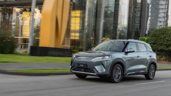 BYD lança SUV híbrido-flex