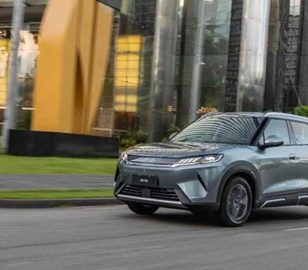 BYD lança SUV híbrido-flex