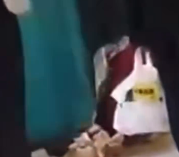 Criança cai nos trilhos