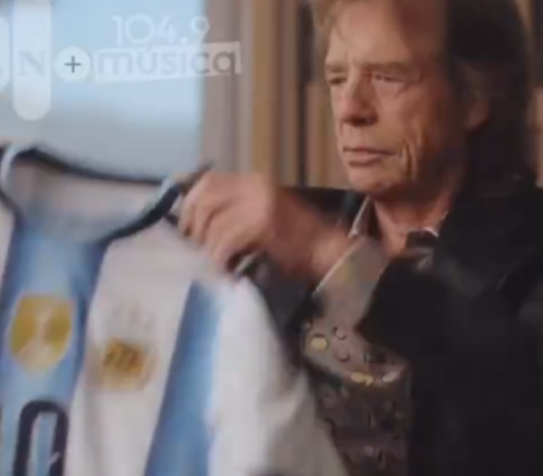 Mick Jagger ganha camisa da Argentina